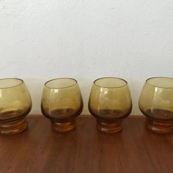 Vintage MCM Etched Wheat Pattern Amber Glass Cordial Shot Glasses Lot of 4 Set - Picture 1 of 7